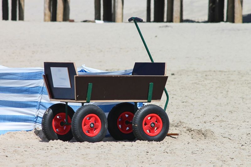 Bollerwagen am Strand