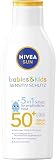 NIVEA SUN Babies & Kids Sensitiv Schutz Sonnenmilch LSF 50+ (200 ml), extra wasserfeste Sonnencreme mit LSF 50+, Sonnenlotion für Kinder ohne Parfüm