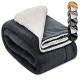Beautissu Sherpa Decke Wohndecke Kuscheldecke 150x200cm Anthrazit/Weiß – Warme & Dicke Winterdecke Fleecedecke Lammfell-Optik – Flauschige XL Kuscheldecke Sofa Überwurf Couch Decke – Alina