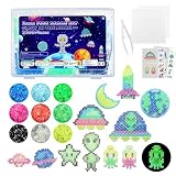 Moncolis Bügelperlen Set 5mm Nachtleuchtend mit Bügelperlen Platten 12 Muster Vorlagen Raumschiffe Astronauten DIY Basteln 9 Farben Steckperlen Leuchtend Deko Kinder Geschenk Jungen Mädchen