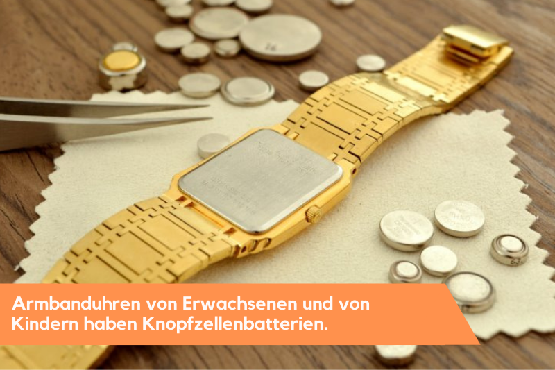 Batteriewechsel einer Armbanduhr Die Batterie einer Armbanduhr wird gewechselt