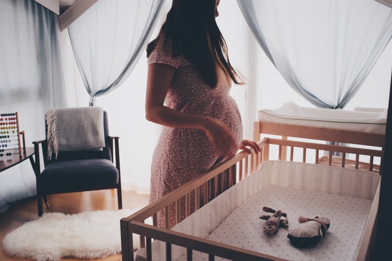 Auch Hochschwangere Frauen können manche Möbel kinderleicht selbst aufbauen Viele Möbel fürs Babyzimmer lassen sich sehr leicht aufbauen