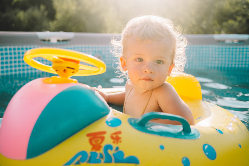 Ob Auto oder Fisch: es gibt Schwimmhilfen in den verschiedensten Farben und Formen Baby-Schwimmhilfen gibt es in verschiedensten Farben und Formen