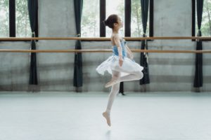 Mädchen tanzt Ballett
