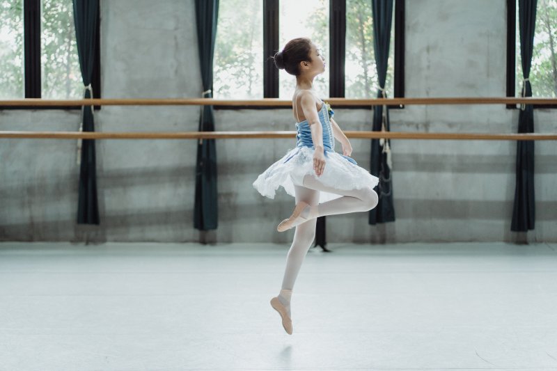 Mädchen tanzt Ballett