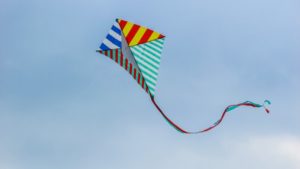 Ein Lenkdrachen in der Luft