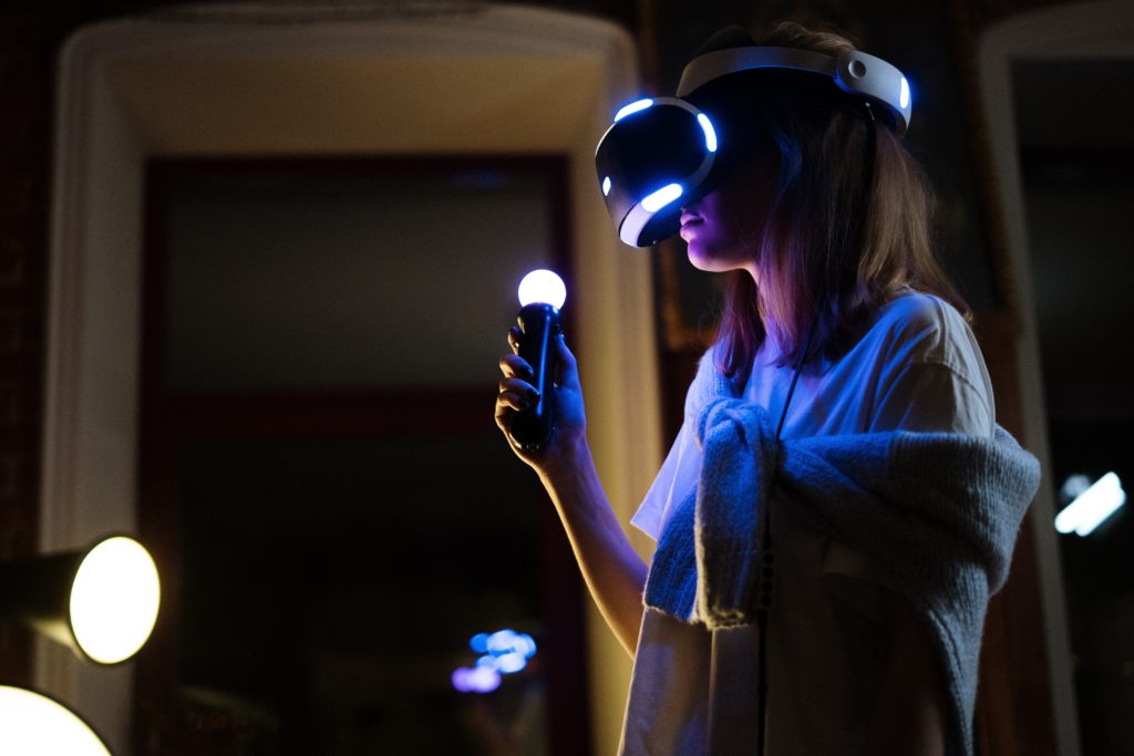 Die-VR-Brille-ist-nur-mit-der-PS4-und-PS5-kompatibel. Die VR Brille ist mit der PS4 und PS5 kompatibel.
