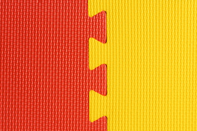 zweifarbige Puzzlematte