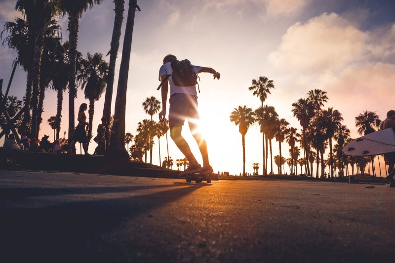 Longboardfahren am Strand